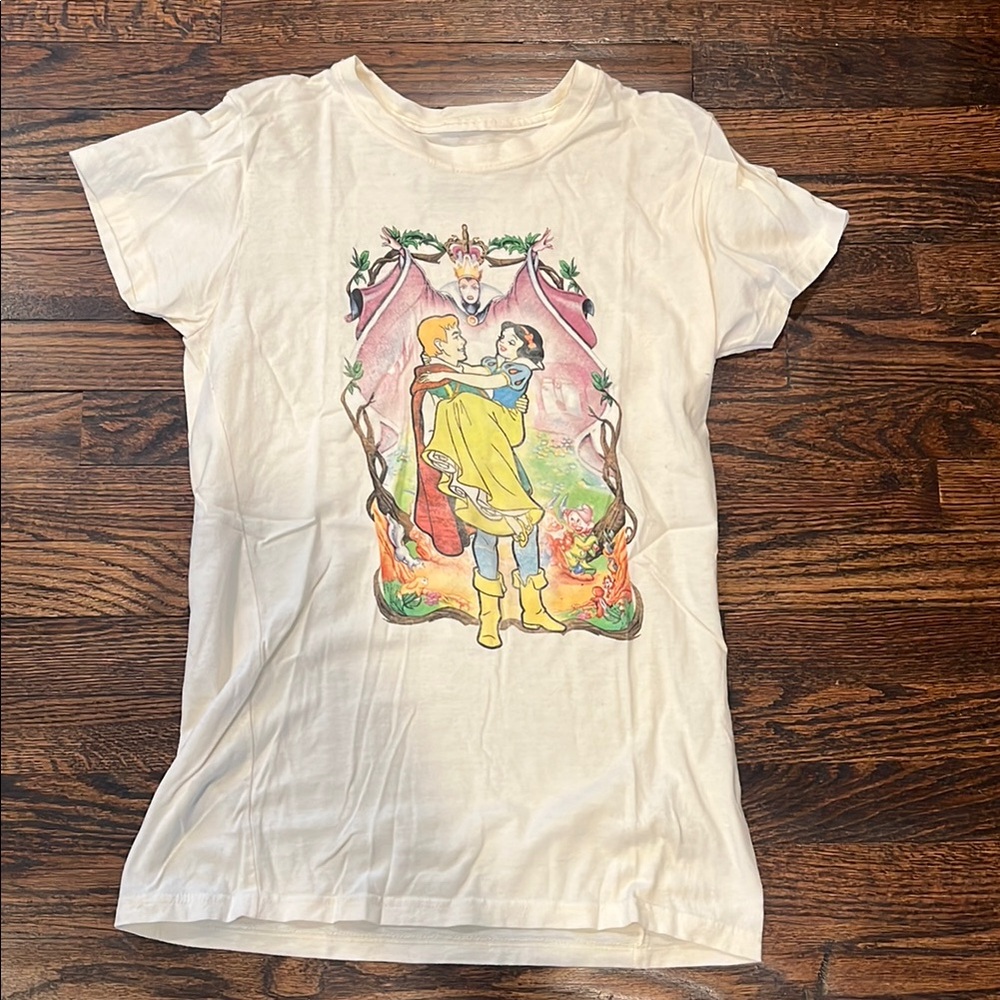 2 Disney Graphic T-Shirt Bundle - Picture 2 of 4